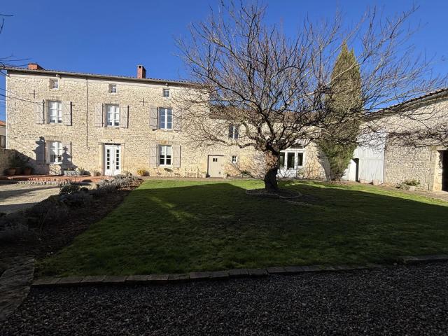 Maison vente à Confolens, Chenommet