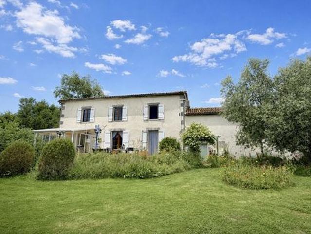 Maison vente à Confolens, Le Bouchage