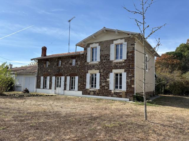 Maison vente à Lanot, Salles