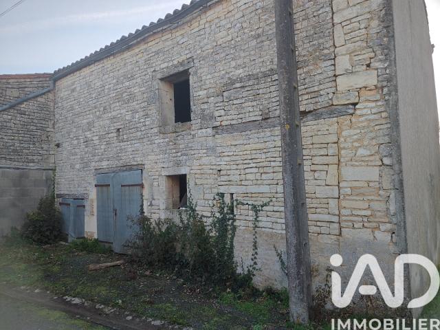 Maison vente à Saint-Jean-d'Angély, Néré