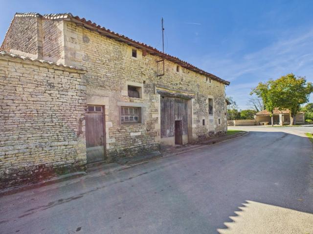 Maison vente à Confolens, Besse