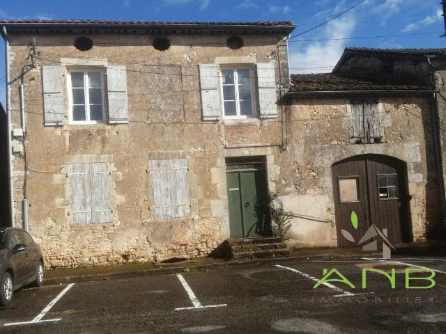 Maison vente à Confolens, Saint-claud