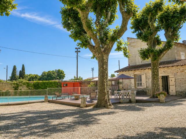 Maison vente à Nîmes, Comps