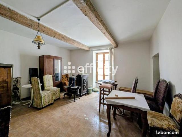Maison vente à Grenoble, Corps