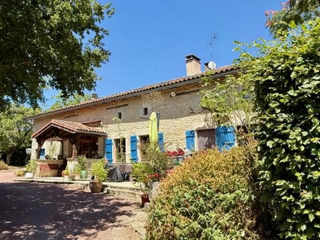Maison vente à Confolens, Le Bouchage
