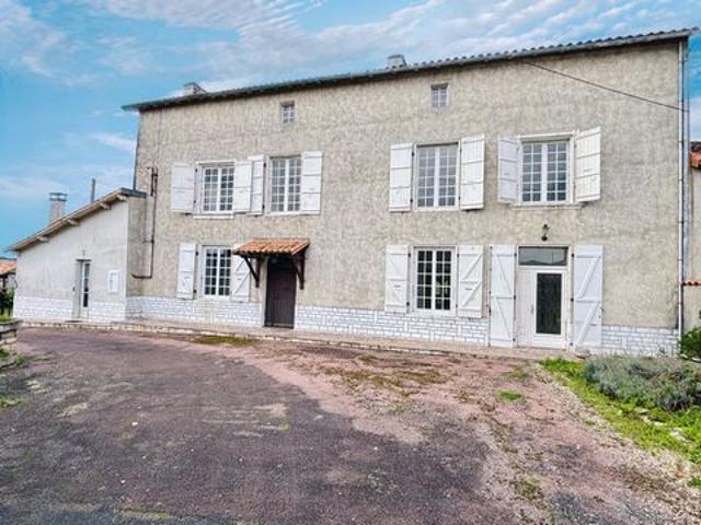 Maison vente à Confolens, La Magdeleine