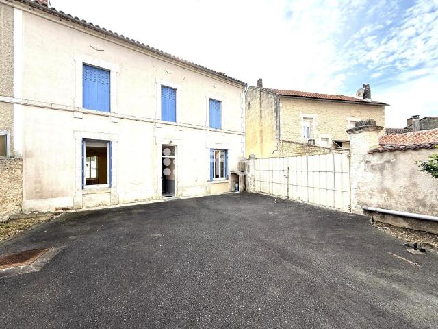 Maison vente à Confolens, Aunac