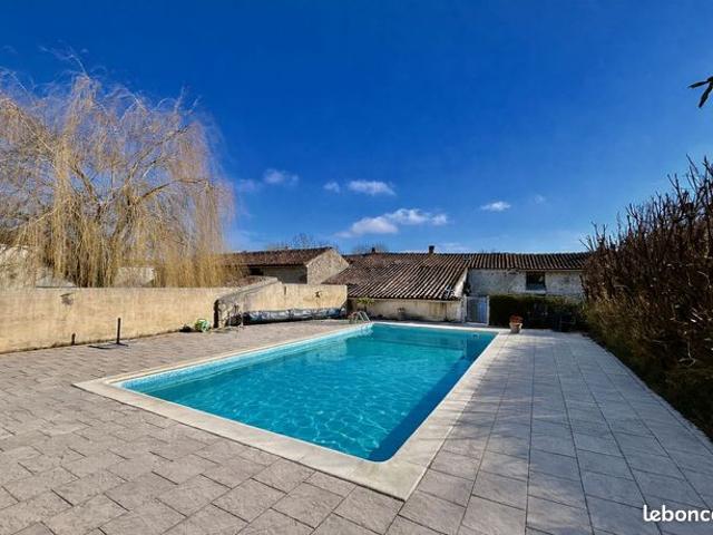 Maison vente à Saint-Jean-d'Angély, Néré