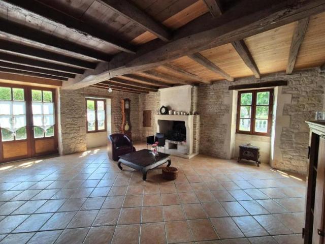 Maison vente à Saint-Jean-d'Angély, Bernay-saint-martin