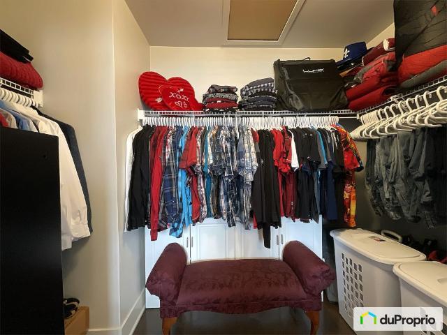 House for sale in Sainte-marthe-sur-le-lac