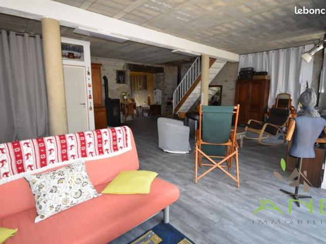 Maison vente à Nontron, Piégut-pluviers
