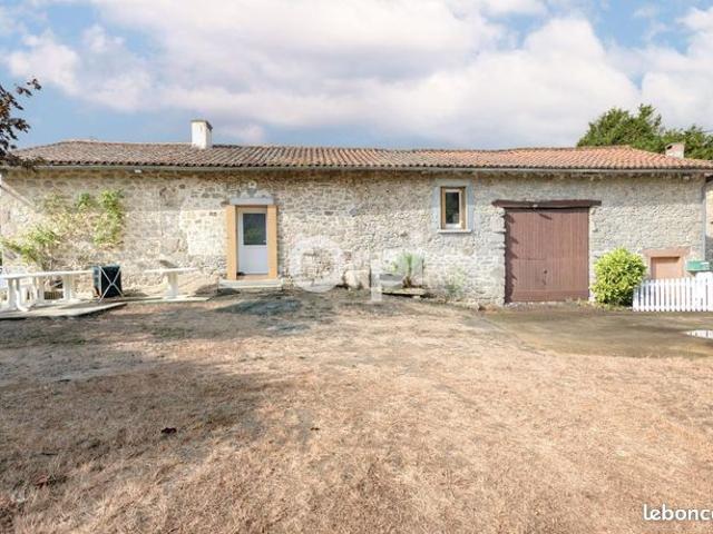 Maison vente à Rochechouart, Cognac-la-forêt