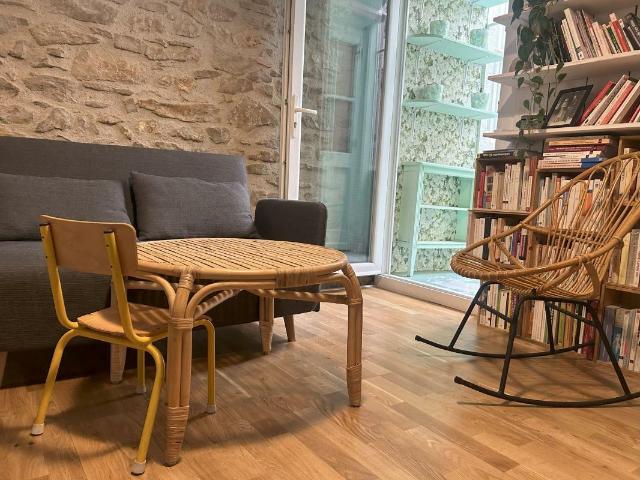 Maison vente à Nîmes, Écusson