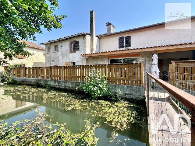 Maison vente à Place de la Liberté, Villecomtal-sur-Arros