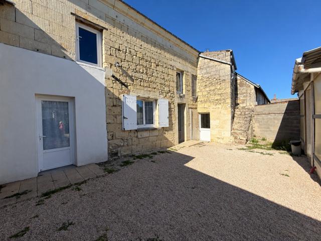 Maison vente à Saint-Cyr-en-Bourg, Bellevigne-les-Châteaux