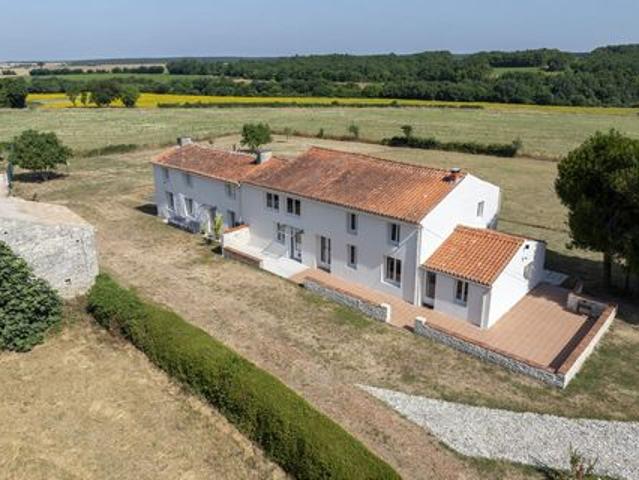 Maison vente à Saint-Jean-d'Angély, Contré