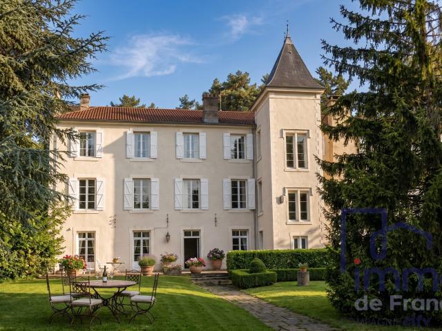 Maison vente à Saint-Étienne, L'etrat