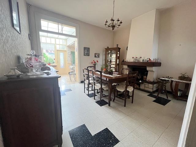 Maison vente à Lille, Croix