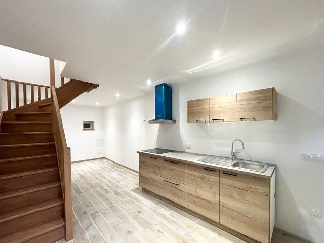 Maison location à Quartier St-Laurent du Jura, Mouzon