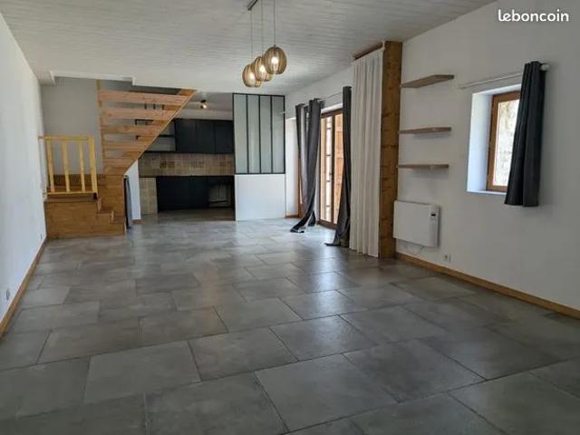 Maison location à Enclos du Château, Ladon