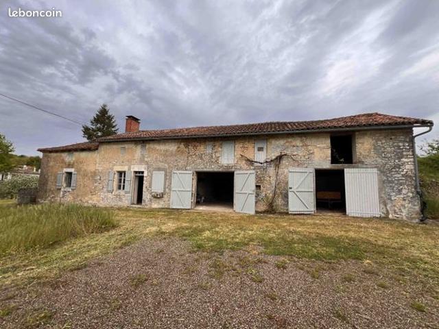Maison vente à Confolens, Saint-claud