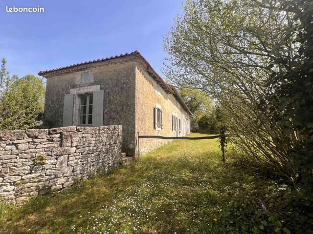 Maison vente à Confolens, Saint-claud