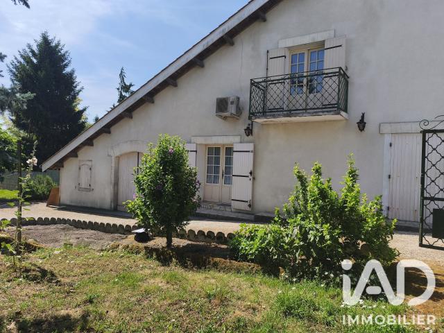 Maison vente à Cognac, Salles-d'angles