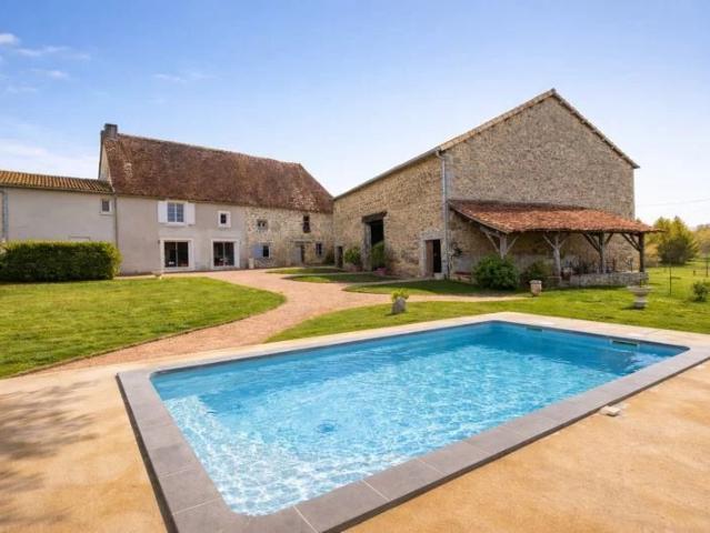 Maison vente à Nontron, Piégut-pluviers