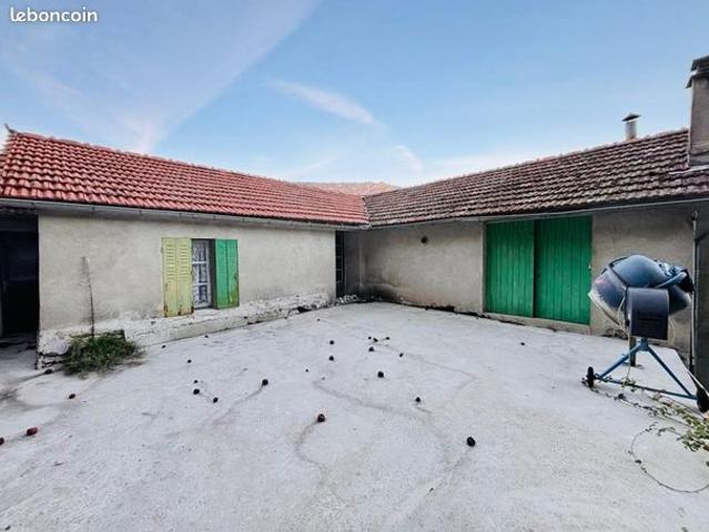 Maison vente à Mende, Pied-de-borne