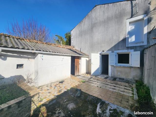 Maison vente à Saint-Jean-d'Angély, Saint-mandé-sur-brédoire