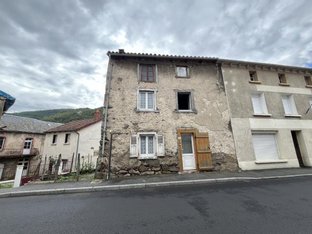Maison vente à Ferrières-Saint-Mary, Cantal