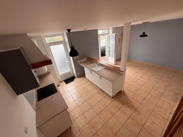 Maison location à Ruffec, Cézac