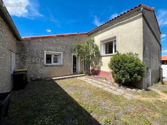 Maison vente à Confolens, Coulonges