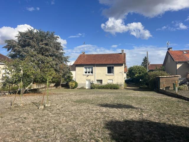 Maison vente à Lussac les Châteaux, Lussac-les-Châteaux