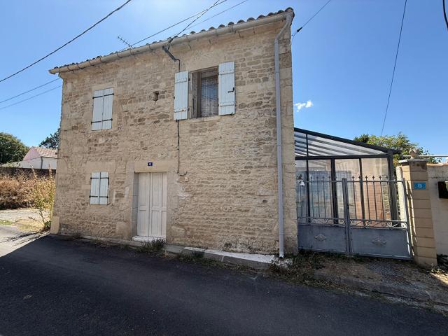 Maison vente à Saint-Jean-d'Angély, Villeneuve-la-comtesse