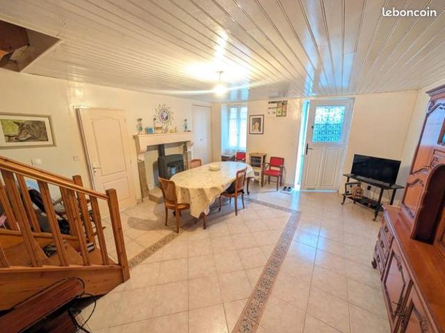 Maison vente à Confolens, Mazerolles