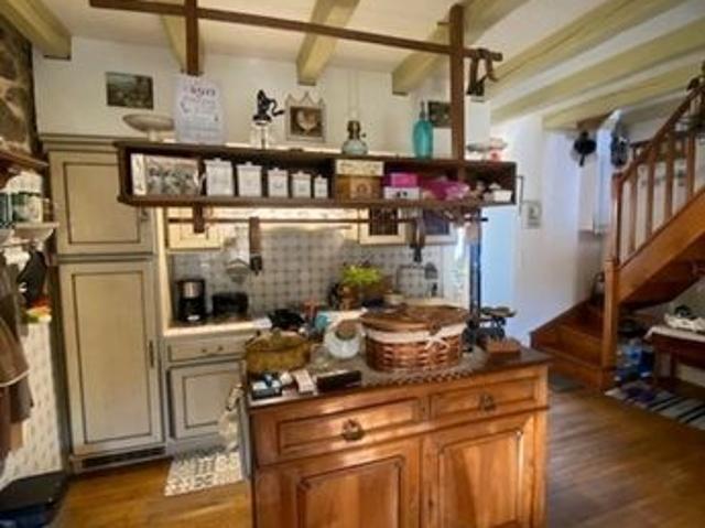Maison vente à Mauriac, Saint-chamant