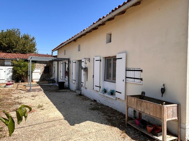 Maison vente à La Cour, Les Adjots