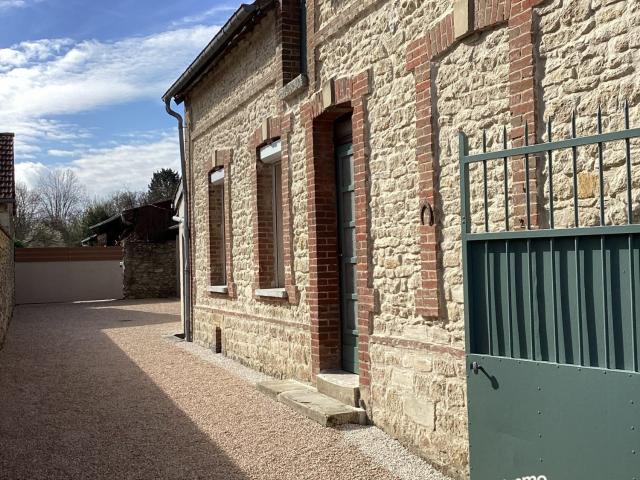 Maison vente à Fourges, Amenucourt