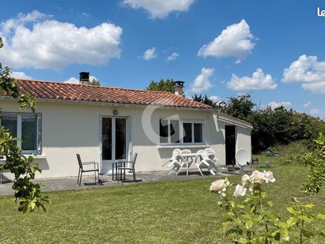 Maison vente à Fontenay-le-Comte, Grues
