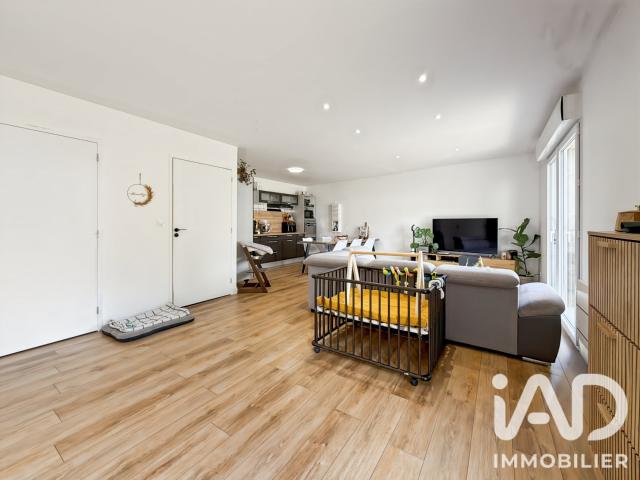 Maison vente à Laval, L'huisserie