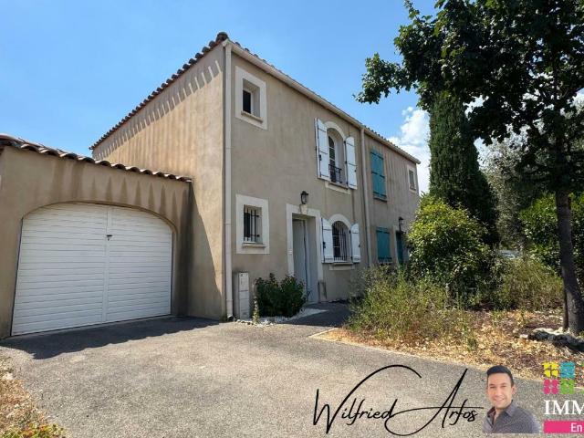 Maison vente à Nîmes, Écusson