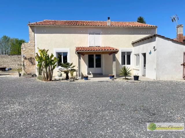 Maison vente à Confolens, Aigre