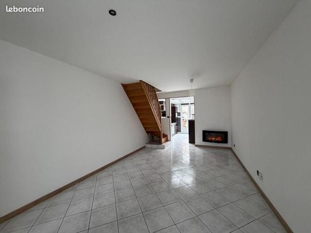 Maison vente à Lille, Croix