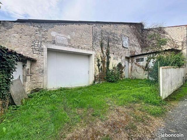 Maison vente à Saint-Jean-d'Angély, Antezant-la-chapelle