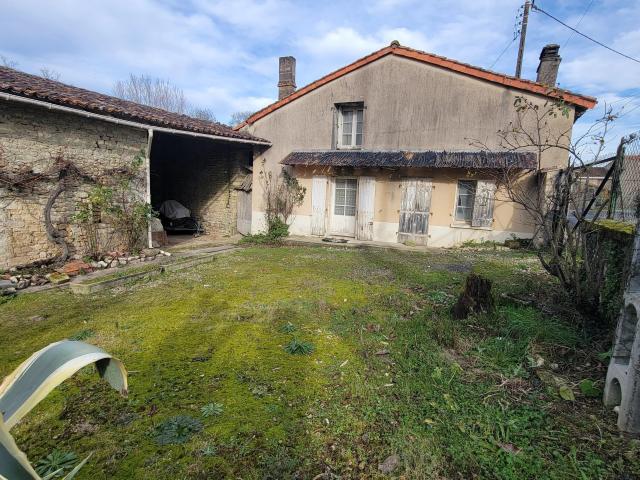 Maison vente à Confolens, Juillé