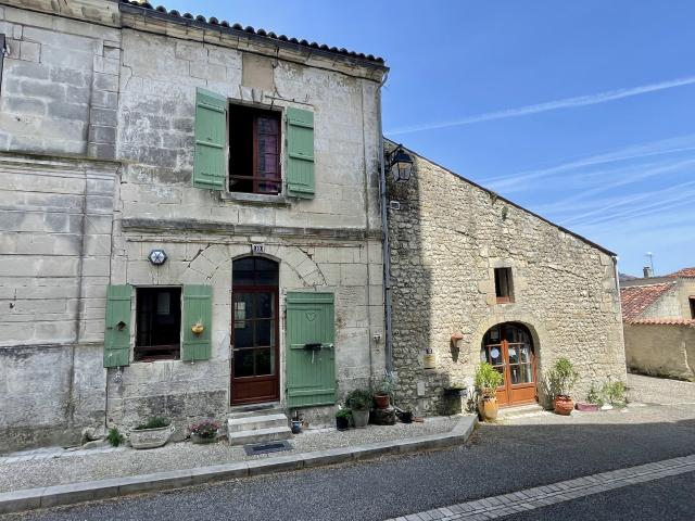 Maison vente à Saint-Jean-d'Angély, Saint-savinien