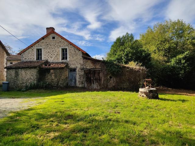Maison vente à Nontron, Piégut-pluviers