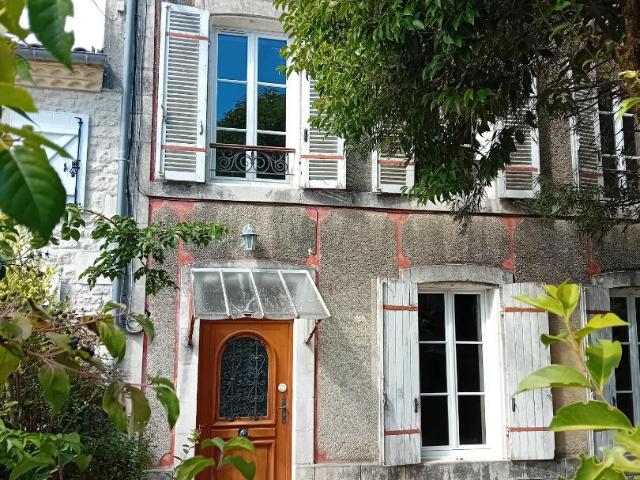Maison location à Saint-Jean-d'Angély, Saint-denis-du-pin