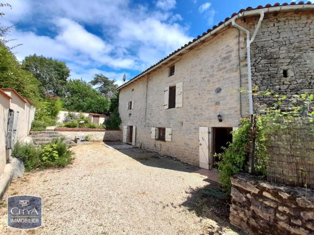 Maison location à Nanteuil-en-Vallée